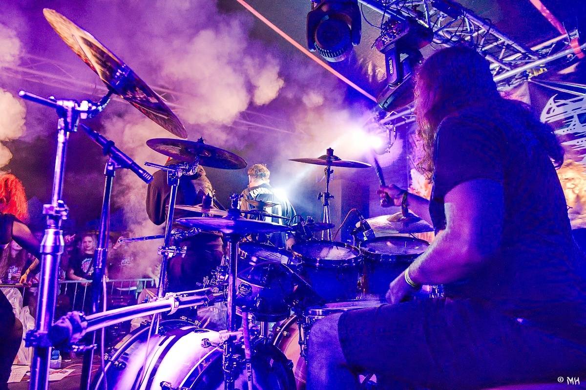 Druhému dni Destroy Festu nepřálo počasí. Metalové fanoušky bavili Sinner Self, Modern Age Dying nebo Pilsentura