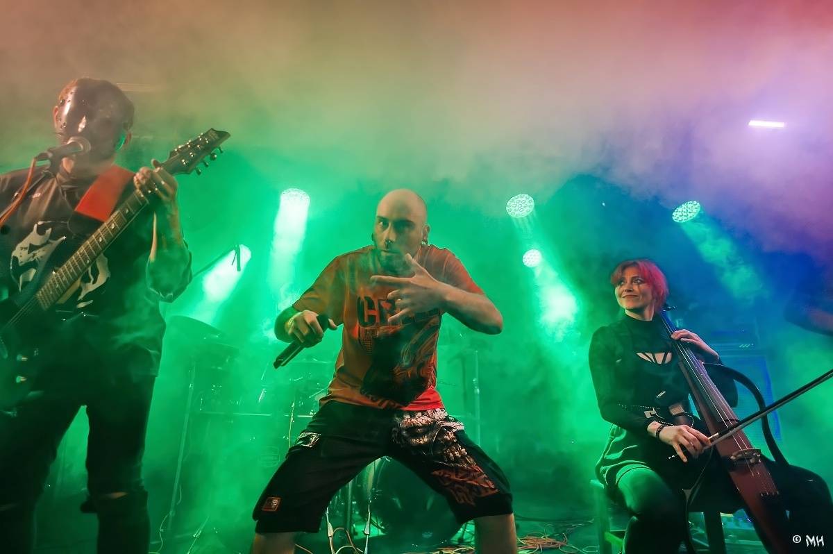 Druhému dni Destroy Festu nepřálo počasí. Metalové fanoušky bavili Sinner Self, Modern Age Dying nebo Pilsentura