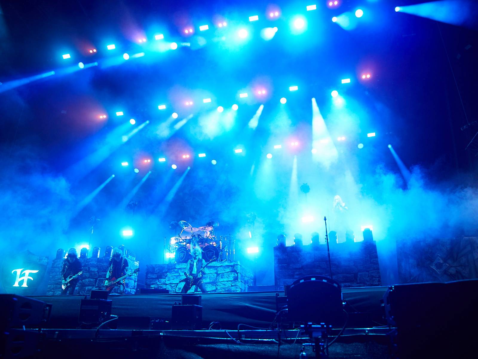 Masters of Rock, den třetí: Hammerfall vzpomínali, Floor Jansen zpívala Nightwish a Burning Witches spláchl déšť