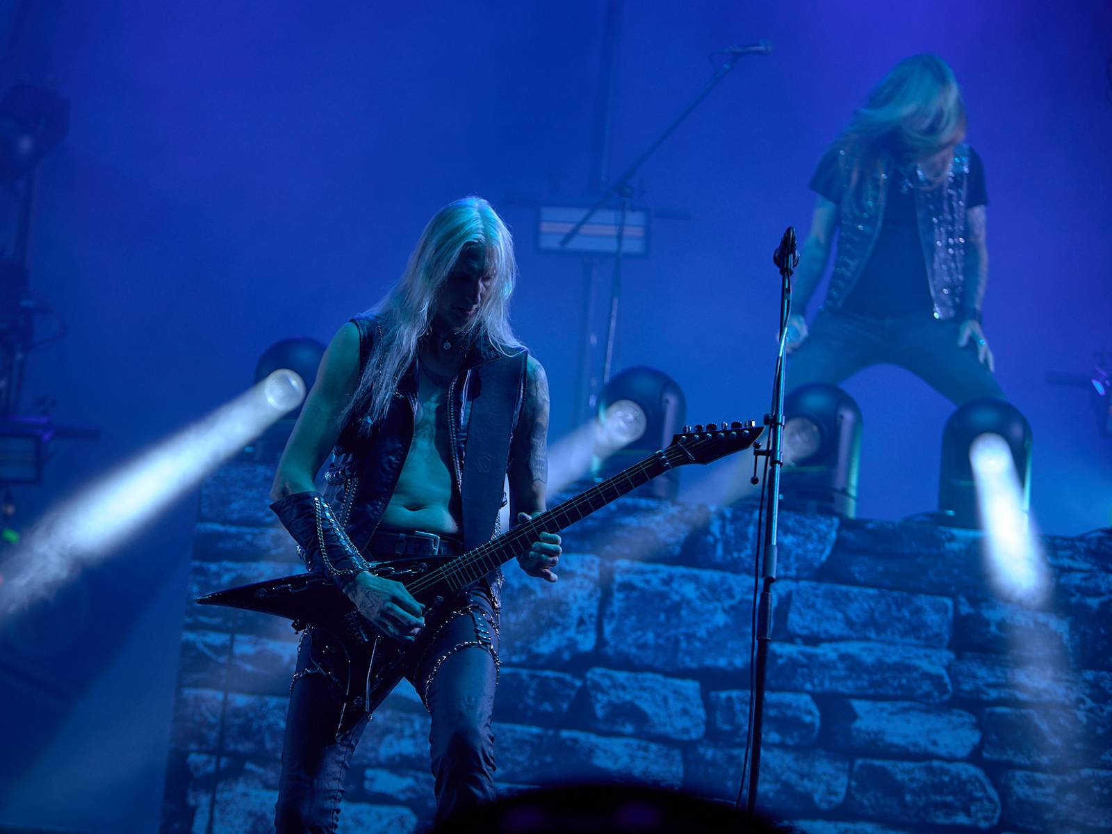 Masters of Rock, den třetí: Hammerfall vzpomínali, Floor Jansen zpívala Nightwish a Burning Witches spláchl déšť