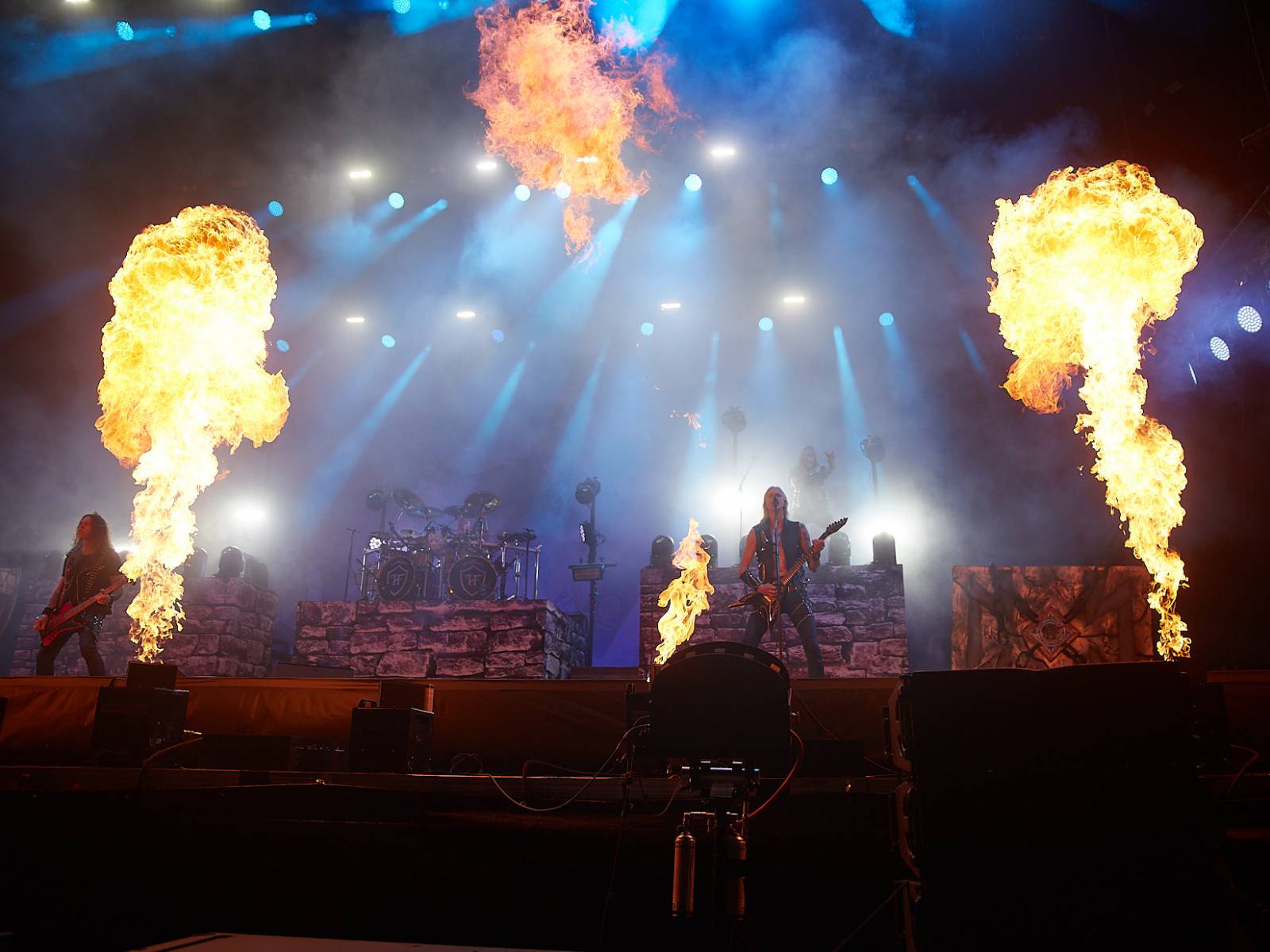 Masters of Rock, den třetí: Hammerfall vzpomínali, Floor Jansen zpívala Nightwish a Burning Witches spláchl déšť