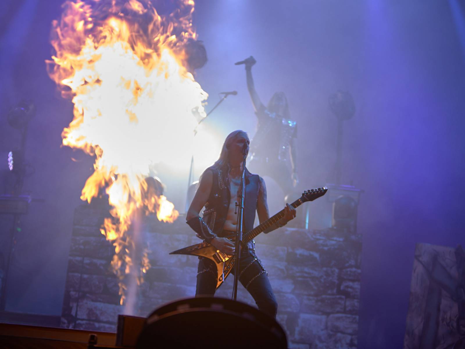 Masters of Rock, den třetí: Hammerfall vzpomínali, Floor Jansen zpívala Nightwish a Burning Witches spláchl déšť
