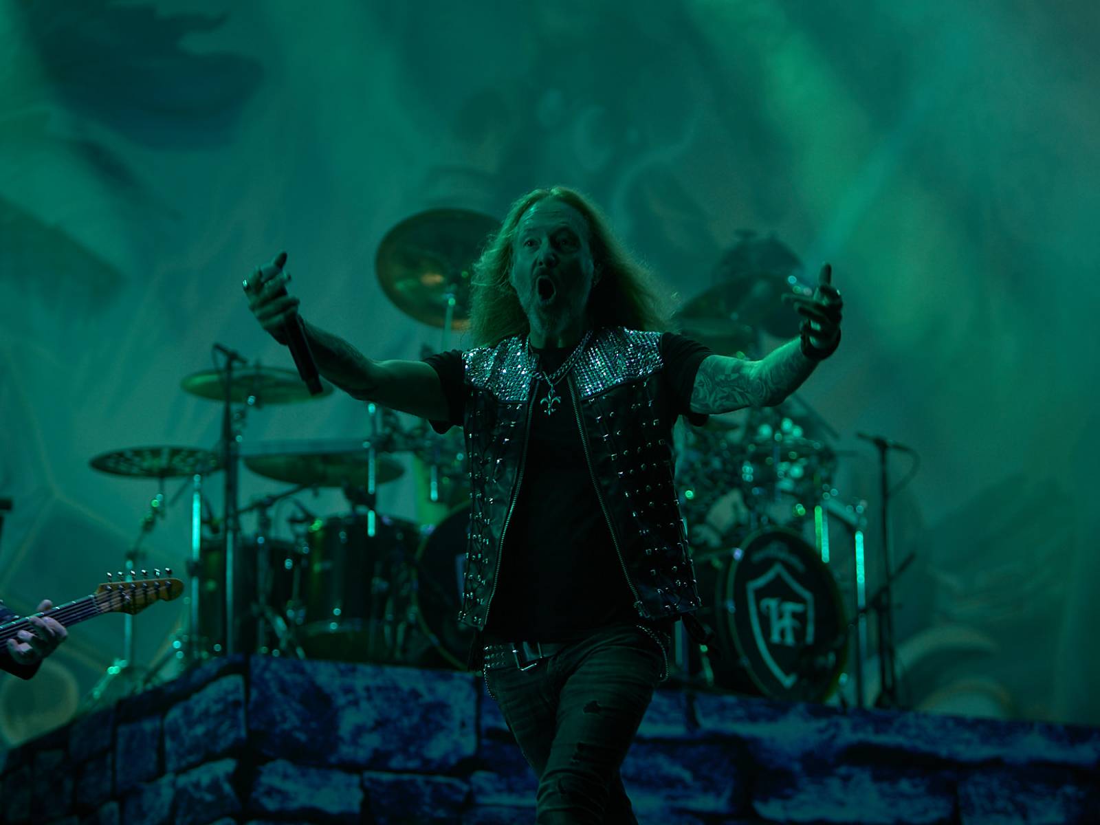Masters of Rock, den třetí: Hammerfall vzpomínali, Floor Jansen zpívala Nightwish a Burning Witches spláchl déšť