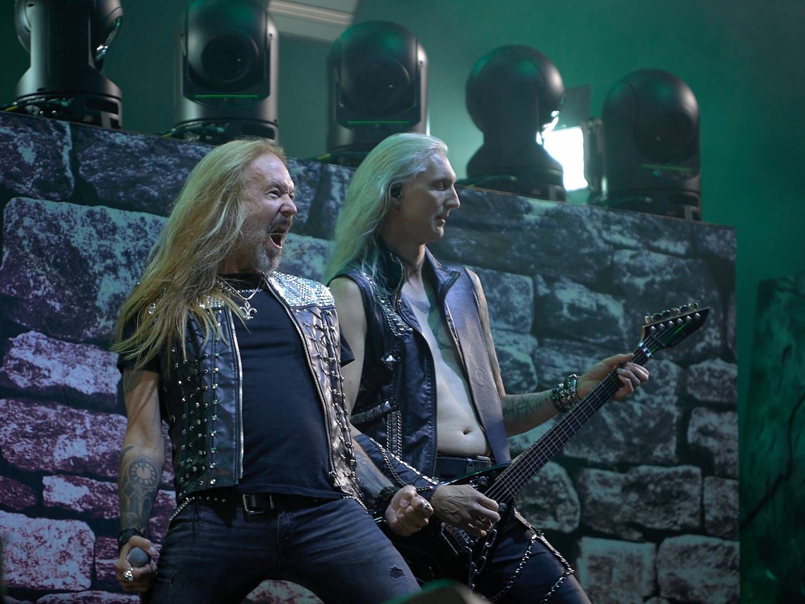 Masters of Rock, den třetí: Hammerfall vzpomínali, Floor Jansen zpívala Nightwish a Burning Witches spláchl déšť