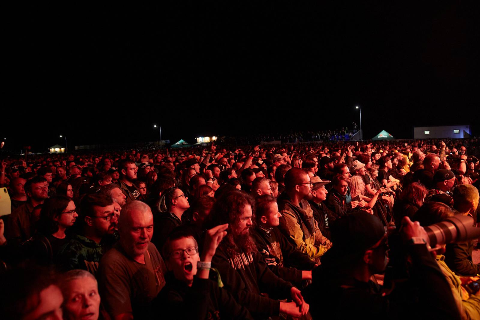 Masters of Rock, den třetí: Hammerfall vzpomínali, Floor Jansen zpívala Nightwish a Burning Witches spláchl déšť