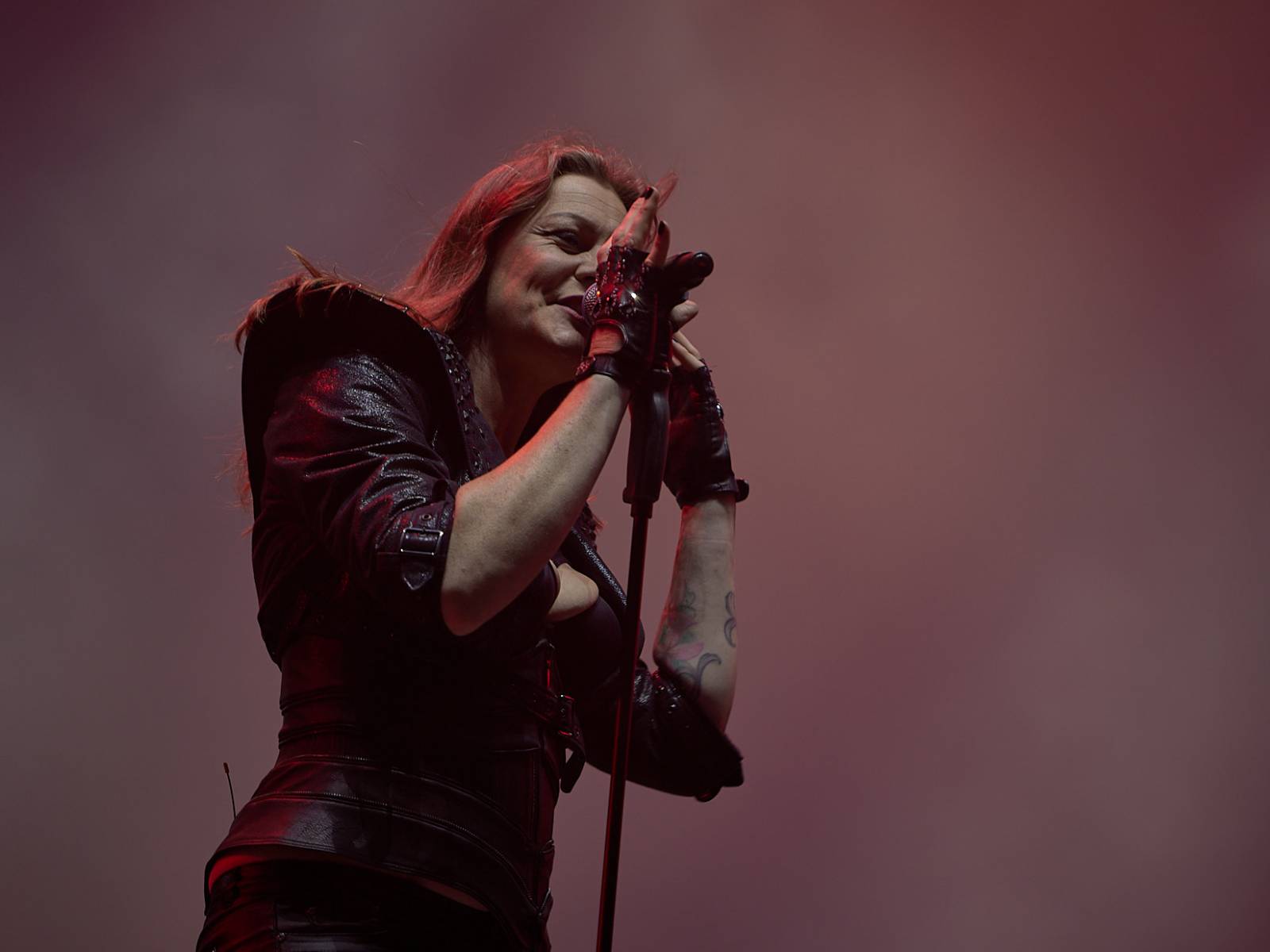Masters of Rock, den třetí: Hammerfall vzpomínali, Floor Jansen zpívala Nightwish a Burning Witches spláchl déšť