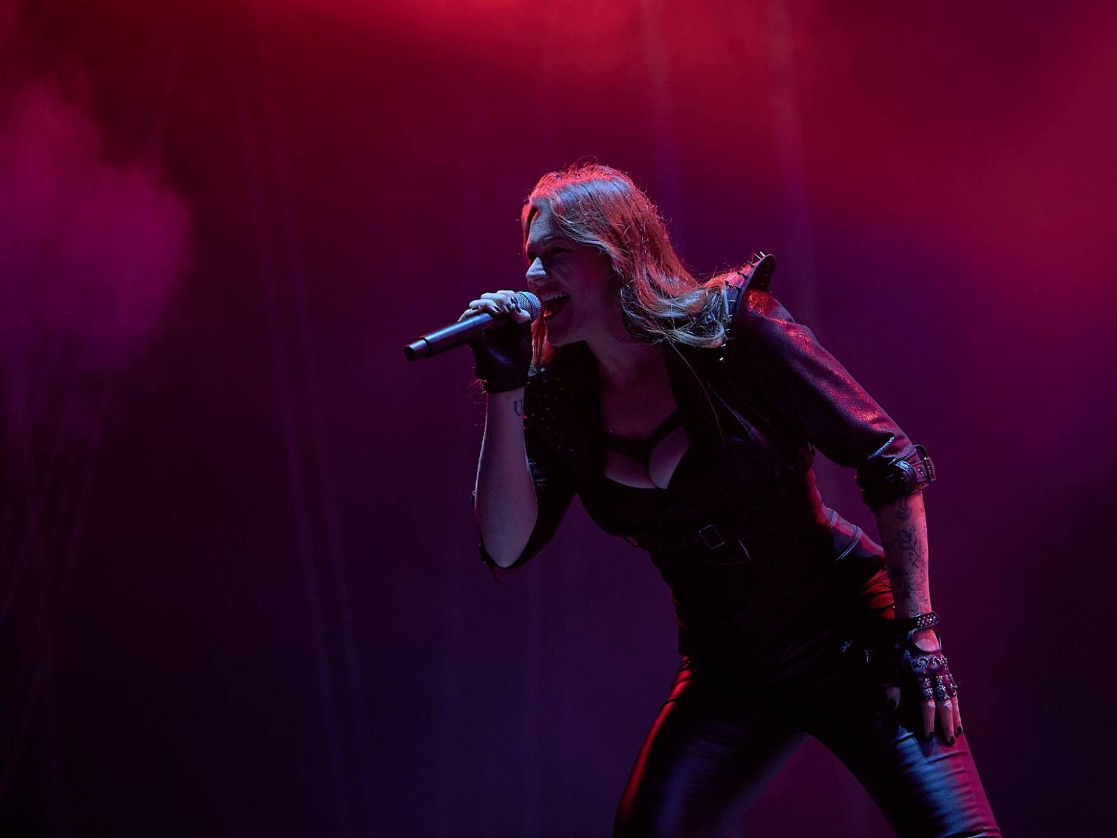 Masters of Rock, den třetí: Hammerfall vzpomínali, Floor Jansen zpívala Nightwish a Burning Witches spláchl déšť