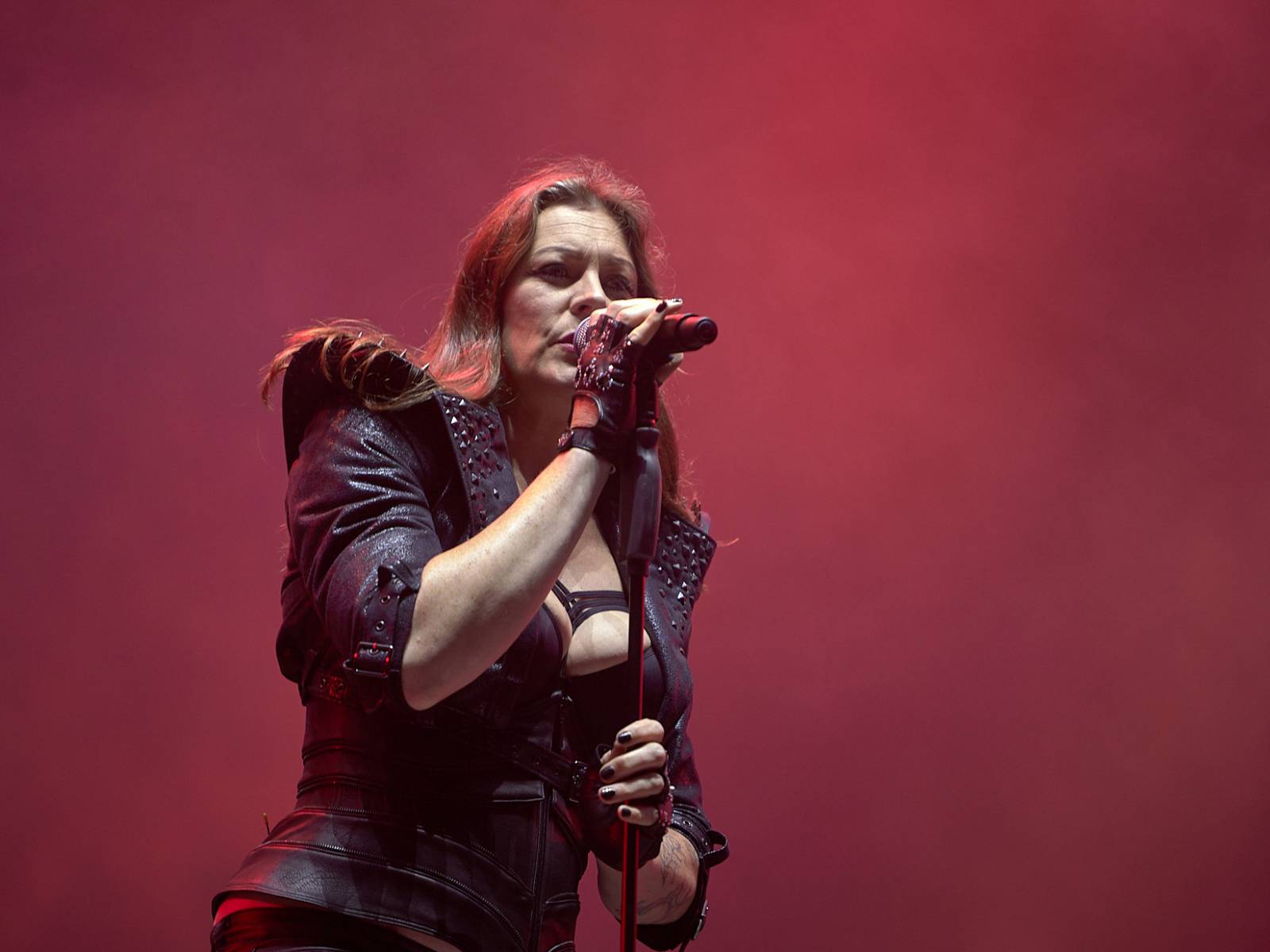 Masters of Rock, den třetí: Hammerfall vzpomínali, Floor Jansen zpívala Nightwish a Burning Witches spláchl déšť