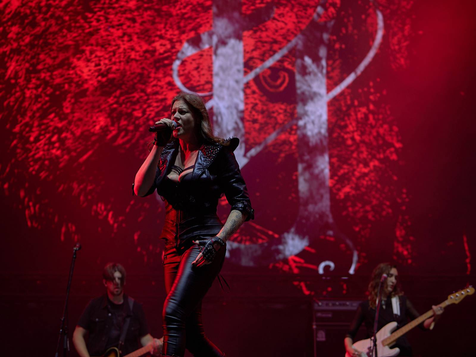 Masters of Rock, den třetí: Hammerfall vzpomínali, Floor Jansen zpívala Nightwish a Burning Witches spláchl déšť