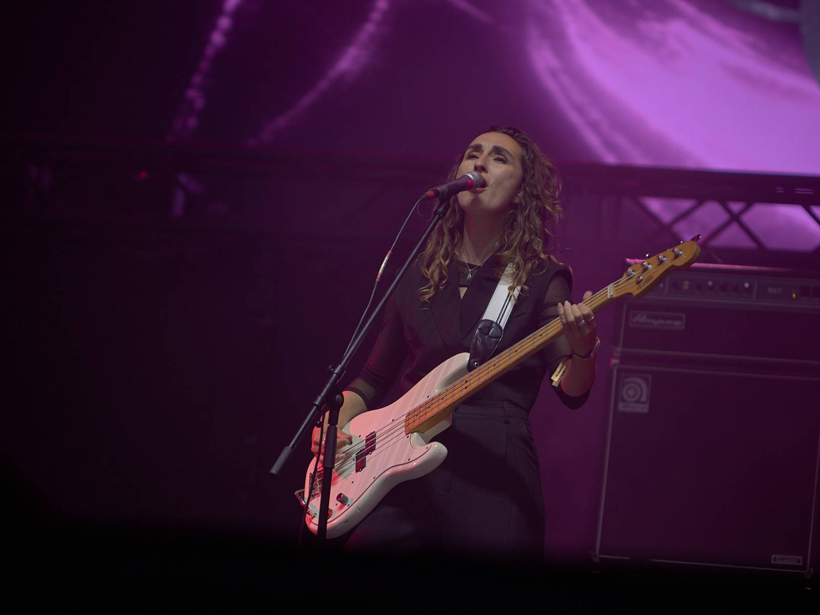 Masters of Rock, den třetí: Hammerfall vzpomínali, Floor Jansen zpívala Nightwish a Burning Witches spláchl déšť