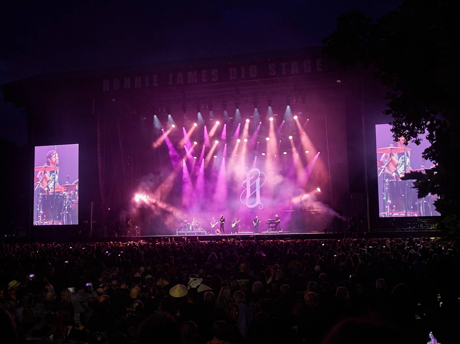 Masters of Rock, den třetí: Hammerfall vzpomínali, Floor Jansen zpívala Nightwish a Burning Witches spláchl déšť