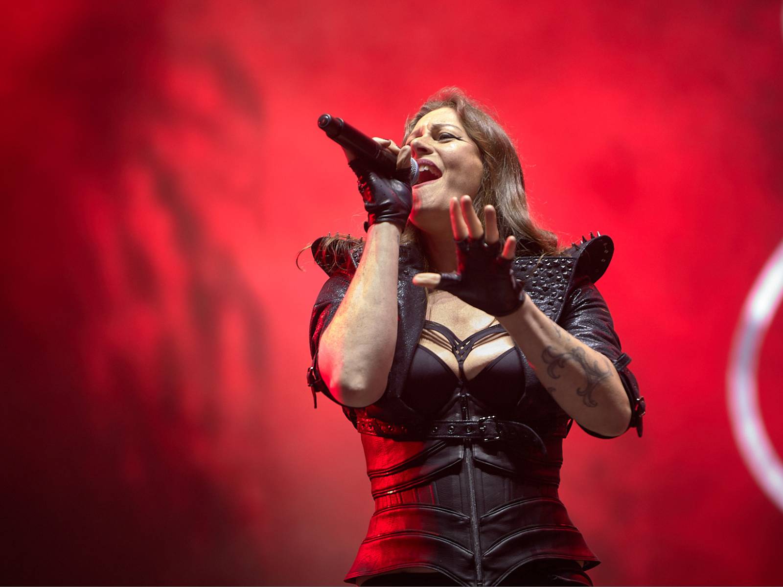 Masters of Rock, den třetí: Hammerfall vzpomínali, Floor Jansen zpívala Nightwish a Burning Witches spláchl déšť