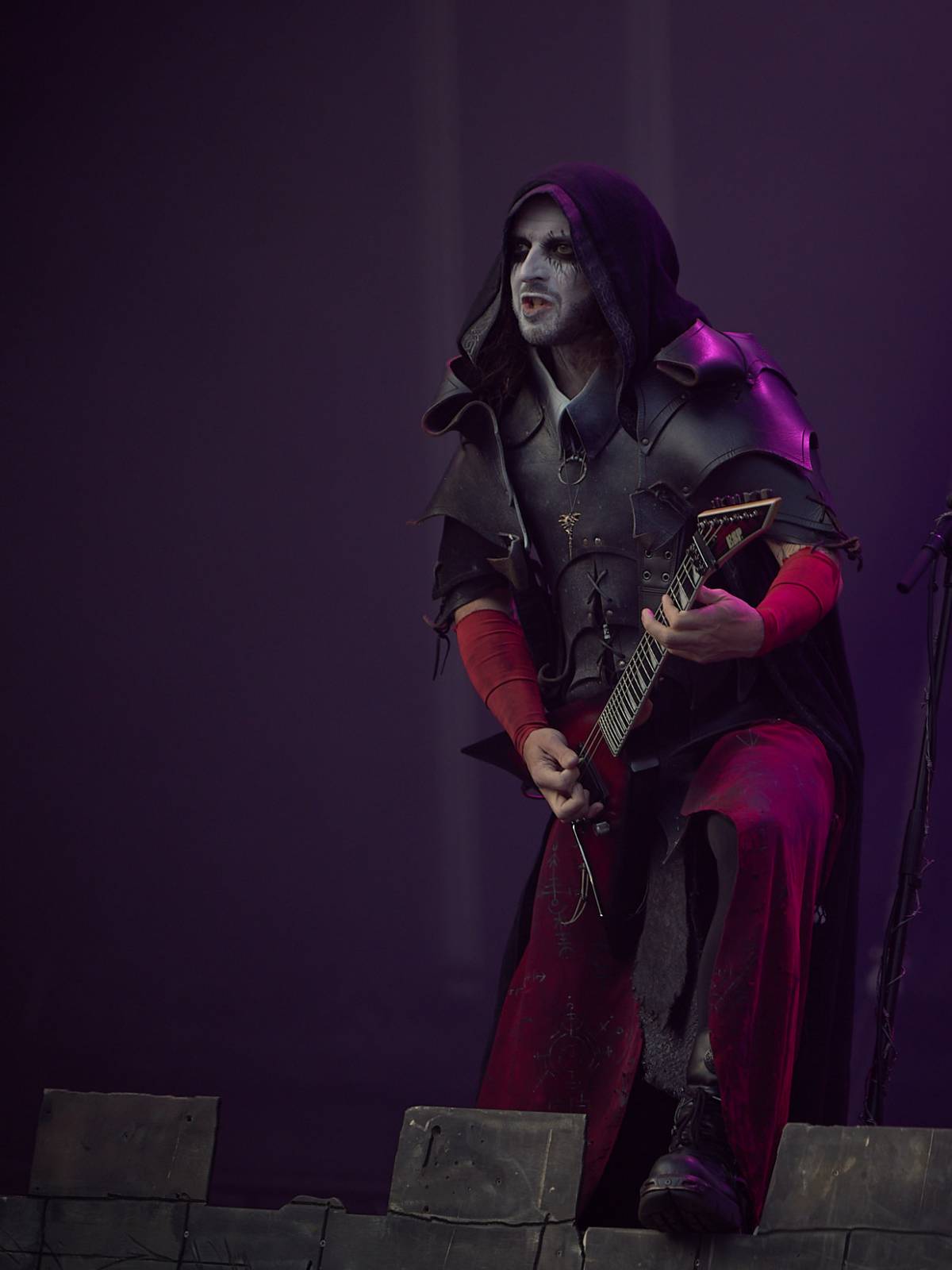 Masters of Rock, den třetí: Hammerfall vzpomínali, Floor Jansen zpívala Nightwish a Burning Witches spláchl déšť