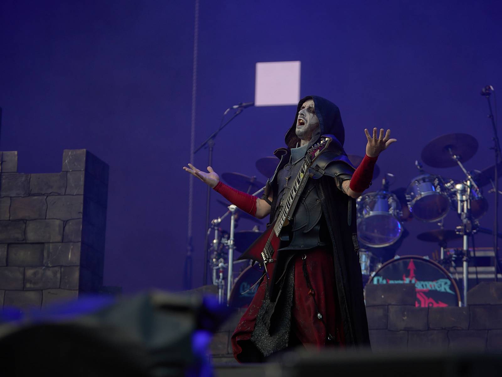 Masters of Rock, den třetí: Hammerfall vzpomínali, Floor Jansen zpívala Nightwish a Burning Witches spláchl déšť