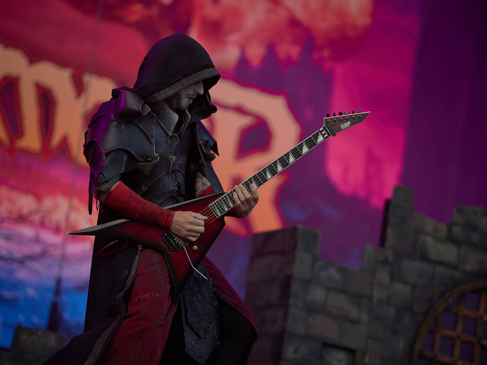 Masters of Rock, den třetí: Hammerfall vzpomínali, Floor Jansen zpívala Nightwish a Burning Witches spláchl déšť