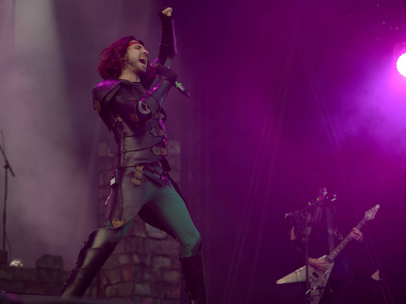 Masters of Rock, den třetí: Hammerfall vzpomínali, Floor Jansen zpívala Nightwish a Burning Witches spláchl déšť