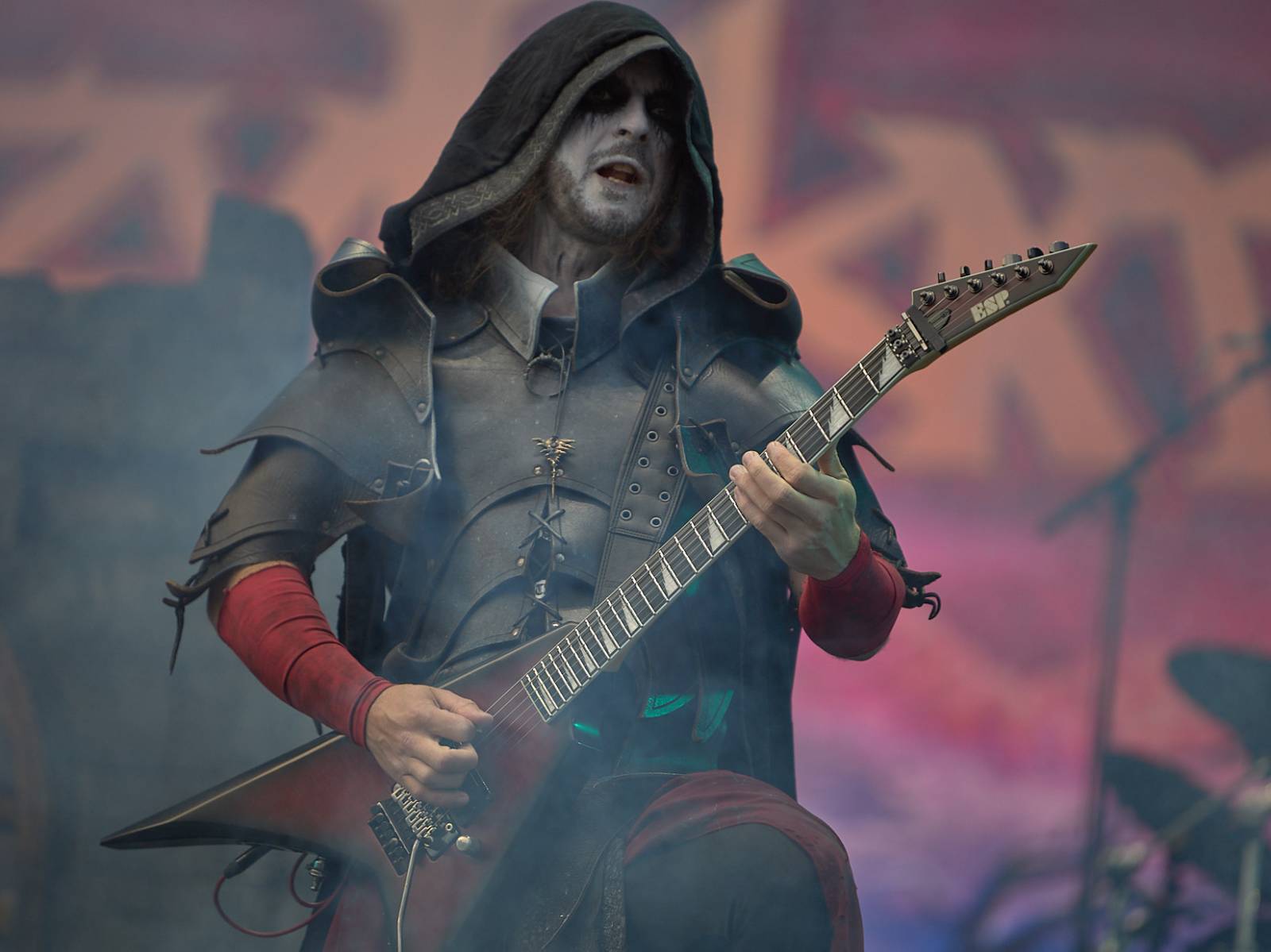 Masters of Rock, den třetí: Hammerfall vzpomínali, Floor Jansen zpívala Nightwish a Burning Witches spláchl déšť