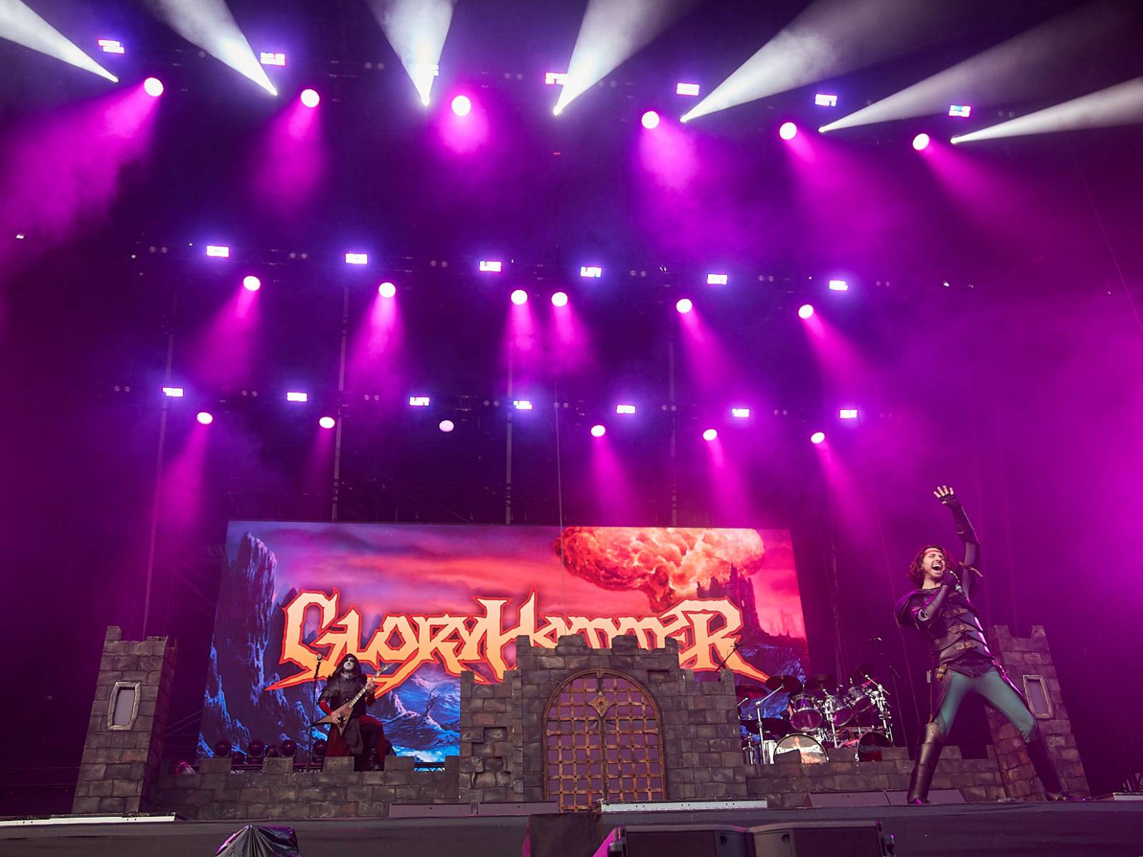 Masters of Rock, den třetí: Hammerfall vzpomínali, Floor Jansen zpívala Nightwish a Burning Witches spláchl déšť