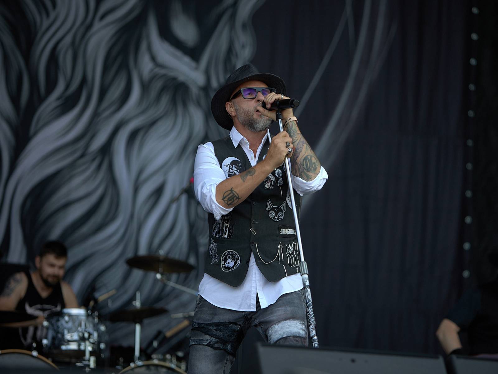 Masters of Rock, den třetí: Hammerfall vzpomínali, Floor Jansen zpívala Nightwish a Burning Witches spláchl déšť