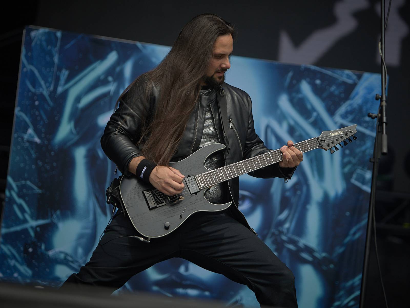 Masters of Rock, den třetí: Hammerfall vzpomínali, Floor Jansen zpívala Nightwish a Burning Witches spláchl déšť