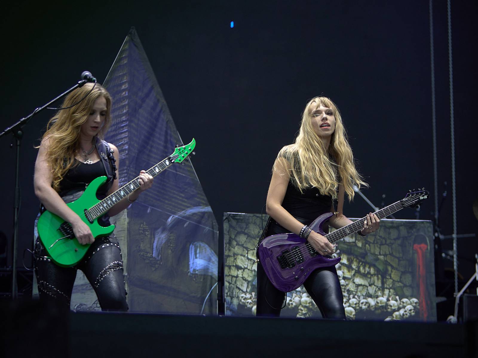 Masters of Rock, den třetí: Hammerfall vzpomínali, Floor Jansen zpívala Nightwish a Burning Witches spláchl déšť