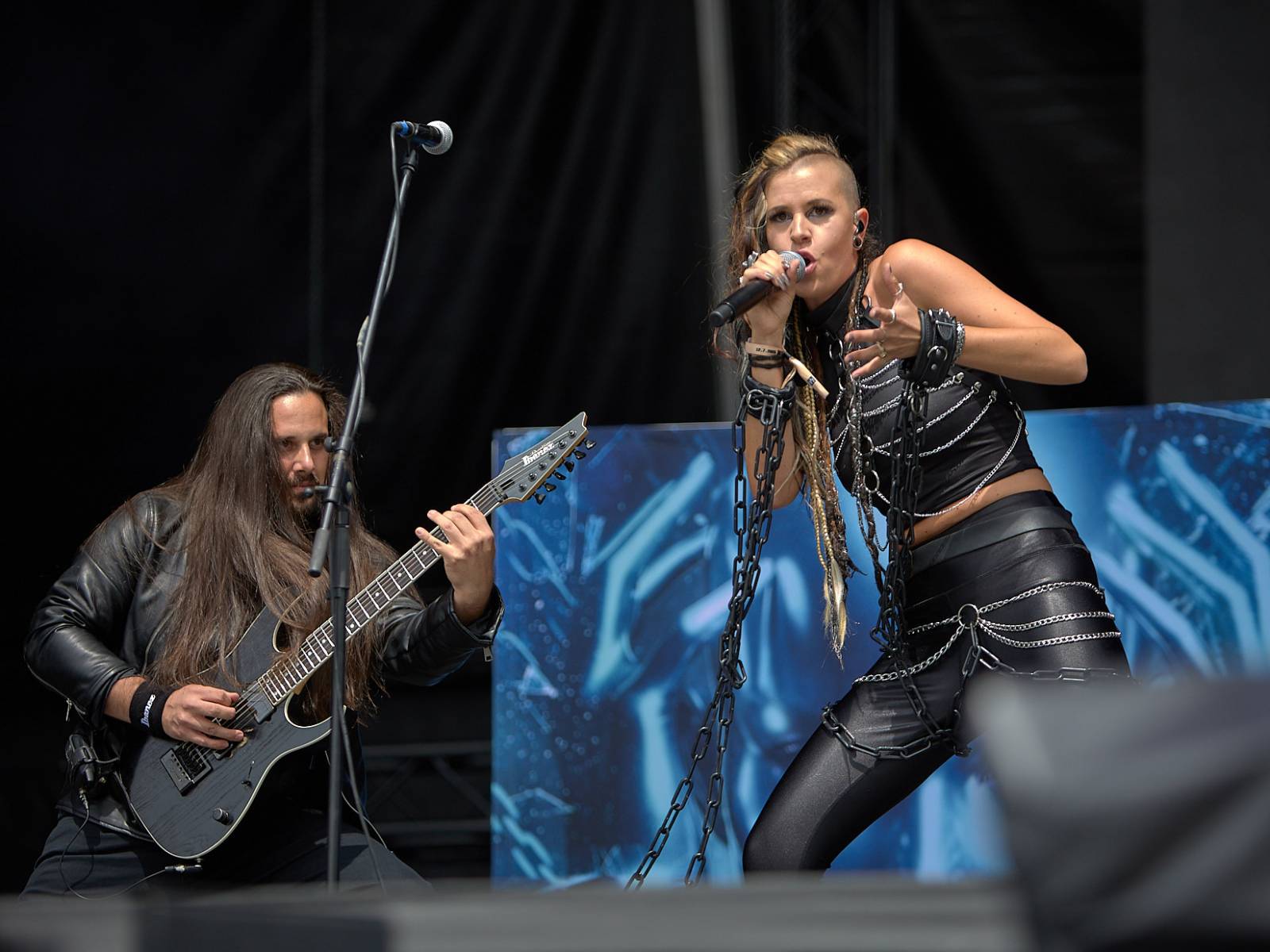 Masters of Rock, den třetí: Hammerfall vzpomínali, Floor Jansen zpívala Nightwish a Burning Witches spláchl déšť