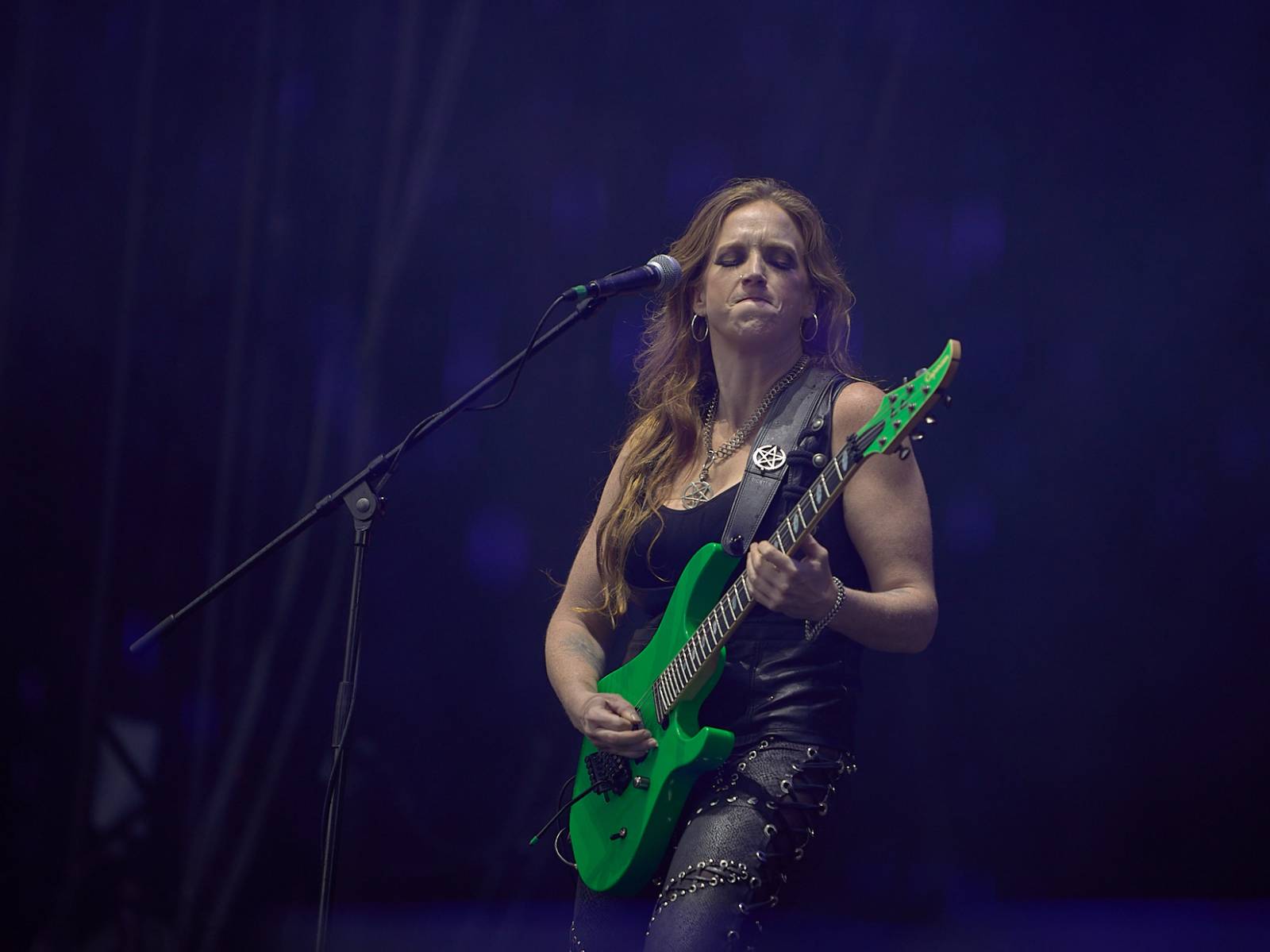 Masters of Rock, den třetí: Hammerfall vzpomínali, Floor Jansen zpívala Nightwish a Burning Witches spláchl déšť