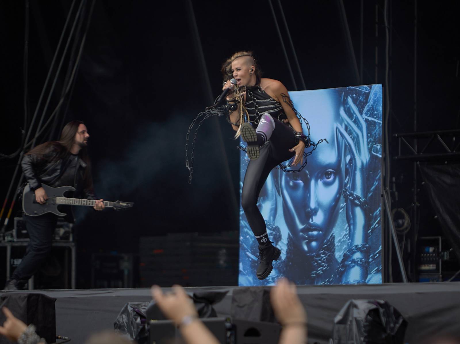 Masters of Rock, den třetí: Hammerfall vzpomínali, Floor Jansen zpívala Nightwish a Burning Witches spláchl déšť