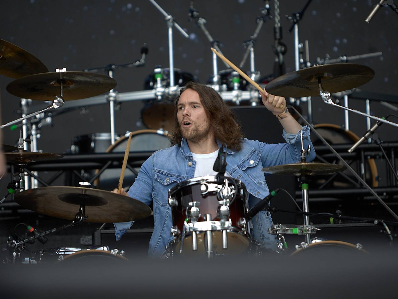 Masters of Rock, den třetí: Hammerfall vzpomínali, Floor Jansen zpívala Nightwish a Burning Witches spláchl déšť