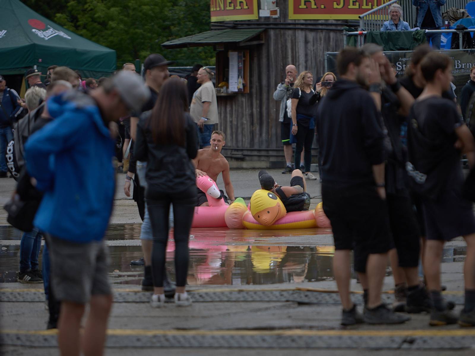 Masters of Rock, den třetí: Hammerfall vzpomínali, Floor Jansen zpívala Nightwish a Burning Witches spláchl déšť