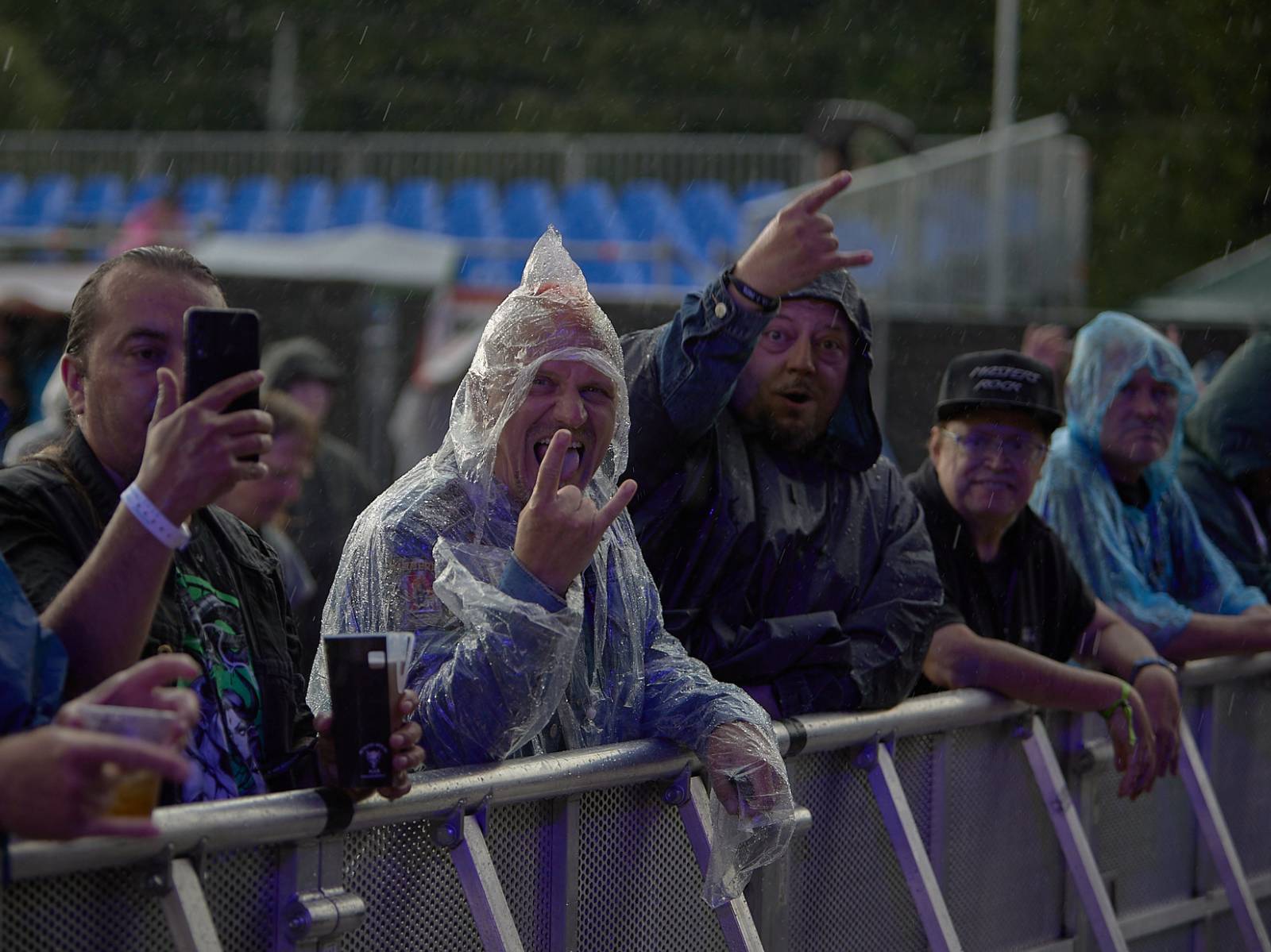 Masters of Rock, den třetí: Hammerfall vzpomínali, Floor Jansen zpívala Nightwish a Burning Witches spláchl déšť