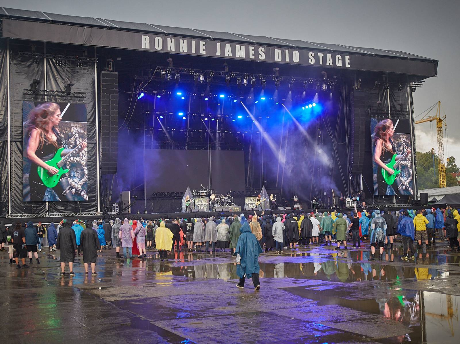 Masters of Rock, den třetí: Hammerfall vzpomínali, Floor Jansen zpívala Nightwish a Burning Witches spláchl déšť