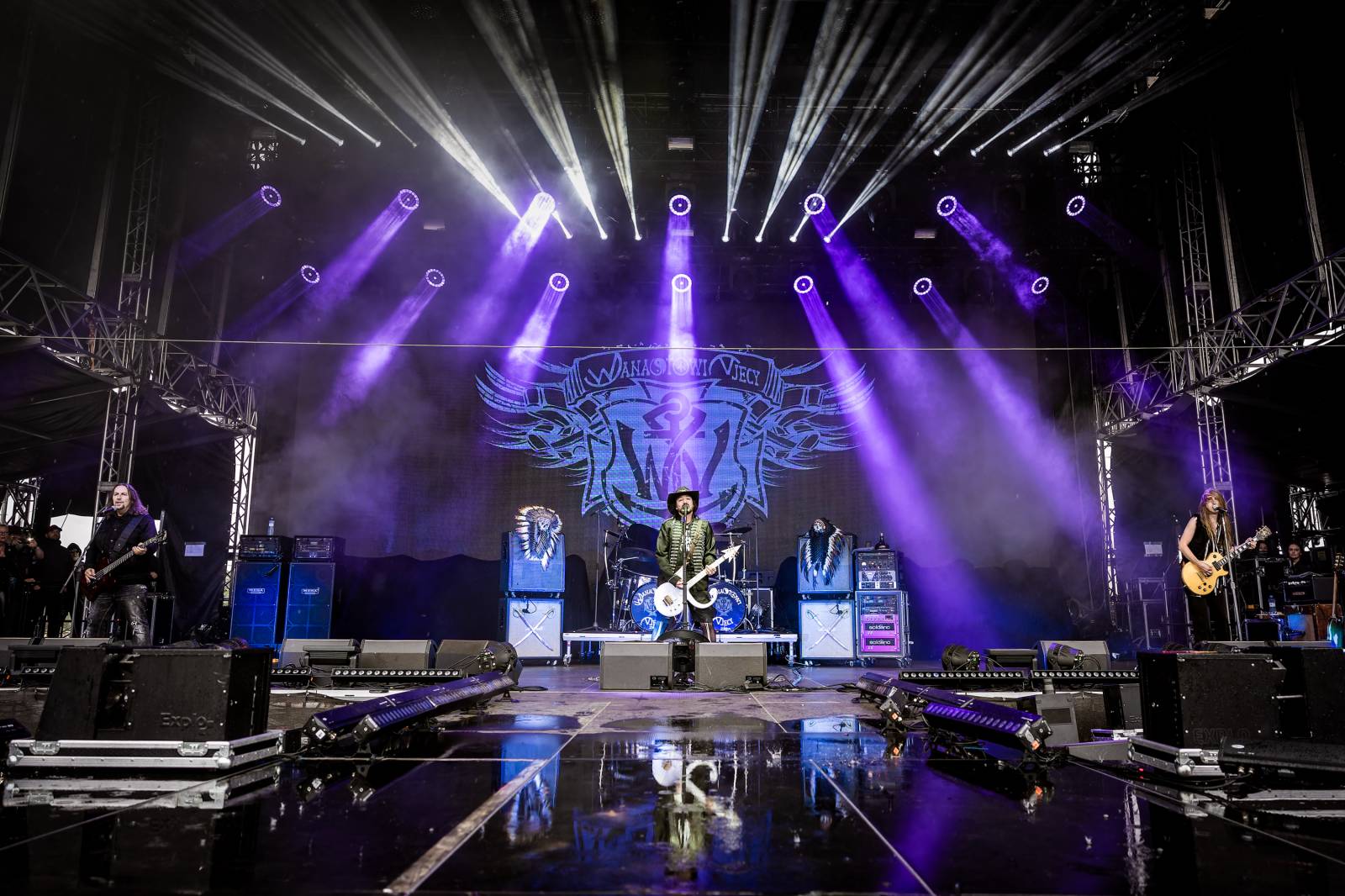 Hrady CZ na Točníku: Druhý den ovládl Kabát, Wanastowi Vjecy vsadili na své hity a překvapení v podobě Lucie 