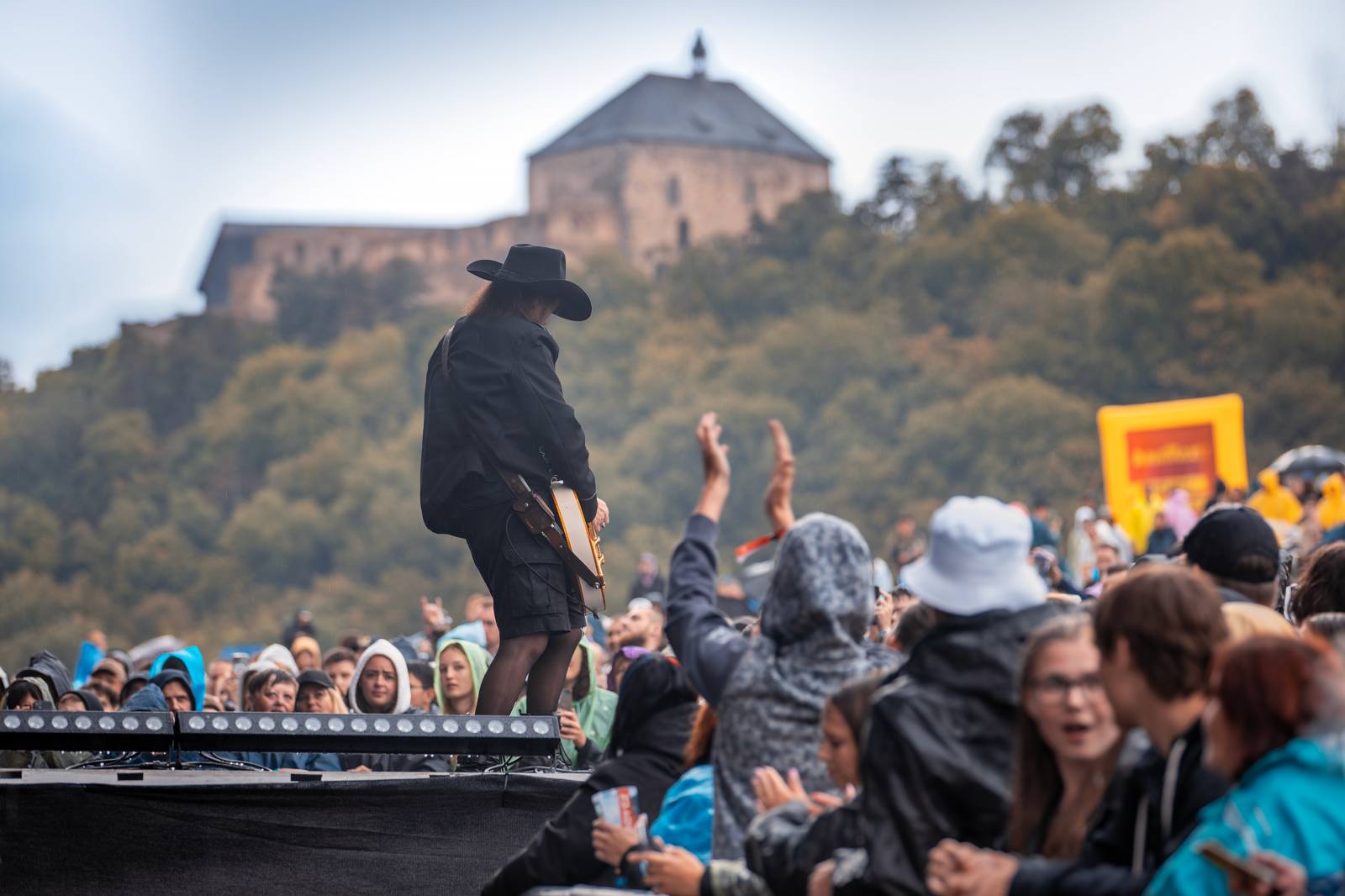 Hrady CZ na Točníku: Druhý den ovládl Kabát, Wanastowi Vjecy vsadili na své hity a překvapení v podobě Lucie 
