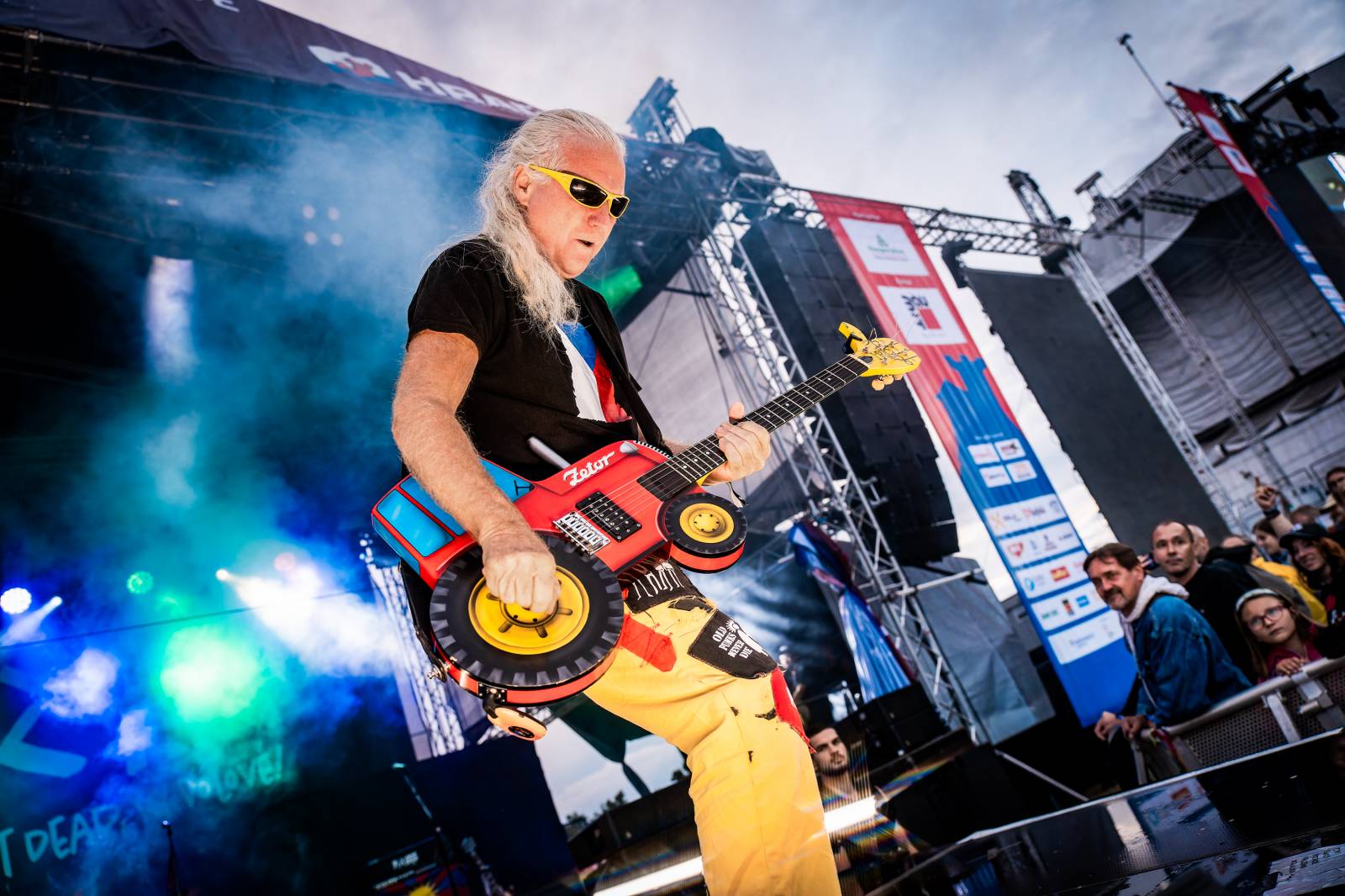 Hrady CZ na Točníku: Druhý den ovládl Kabát, Wanastowi Vjecy vsadili na své hity a překvapení v podobě Lucie 