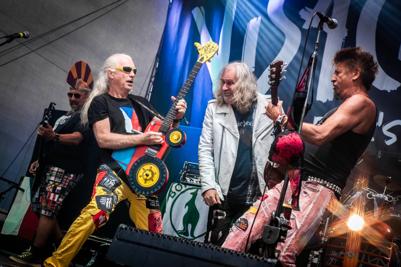 Hrady CZ na Točníku: Druhý den ovládl Kabát, Wanastowi Vjecy vsadili na své hity a překvapení v podobě Lucie 