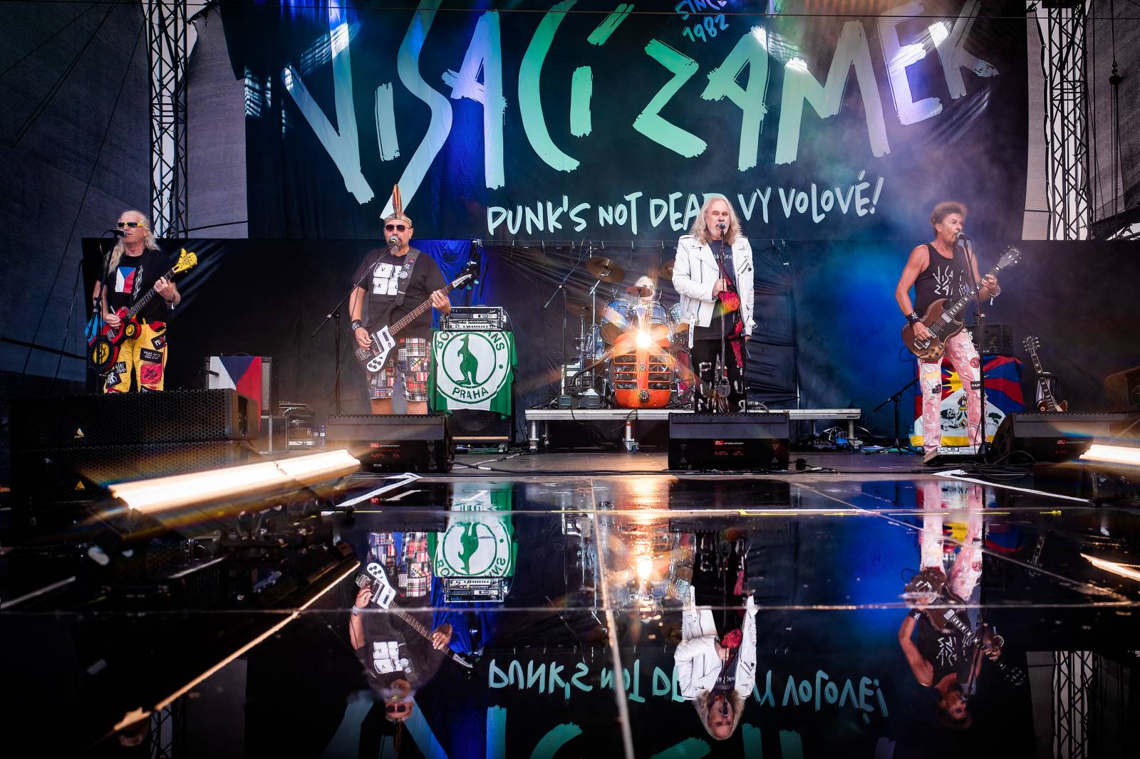 Hrady CZ na Točníku: Druhý den ovládl Kabát, Wanastowi Vjecy vsadili na své hity a překvapení v podobě Lucie 