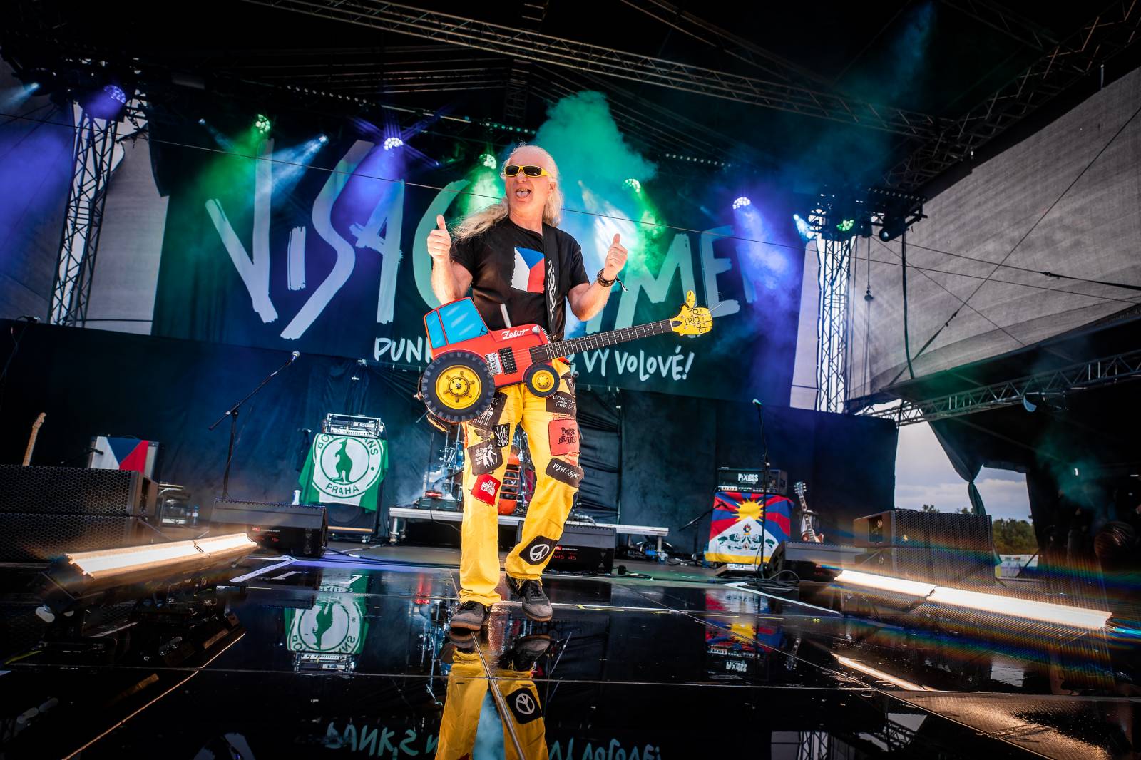 Hrady CZ na Točníku: Druhý den ovládl Kabát, Wanastowi Vjecy vsadili na své hity a překvapení v podobě Lucie 