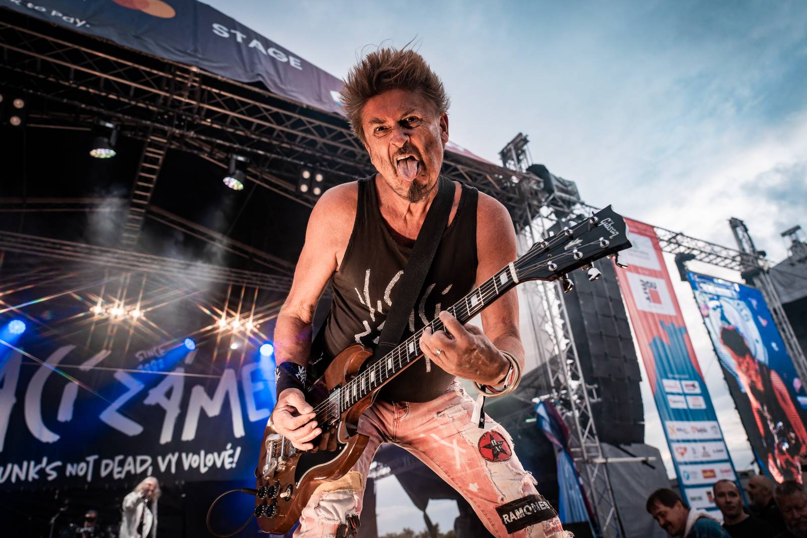 Hrady CZ na Točníku: Druhý den ovládl Kabát, Wanastowi Vjecy vsadili na své hity a překvapení v podobě Lucie 