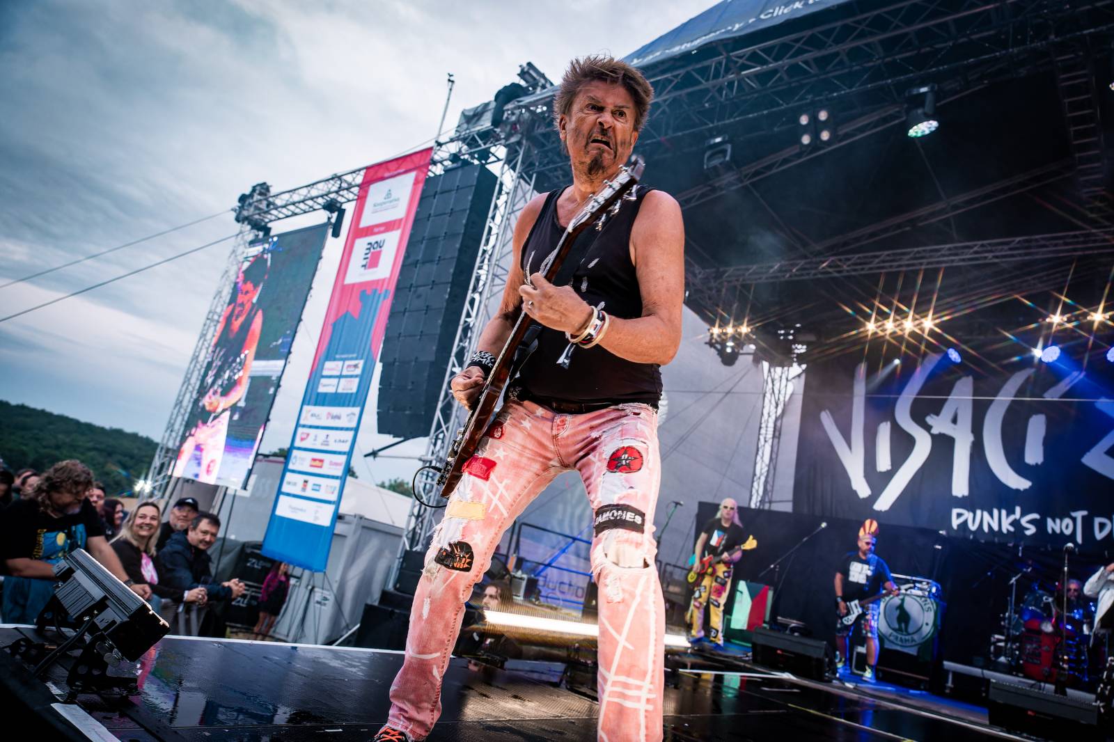 Hrady CZ na Točníku: Druhý den ovládl Kabát, Wanastowi Vjecy vsadili na své hity a překvapení v podobě Lucie 