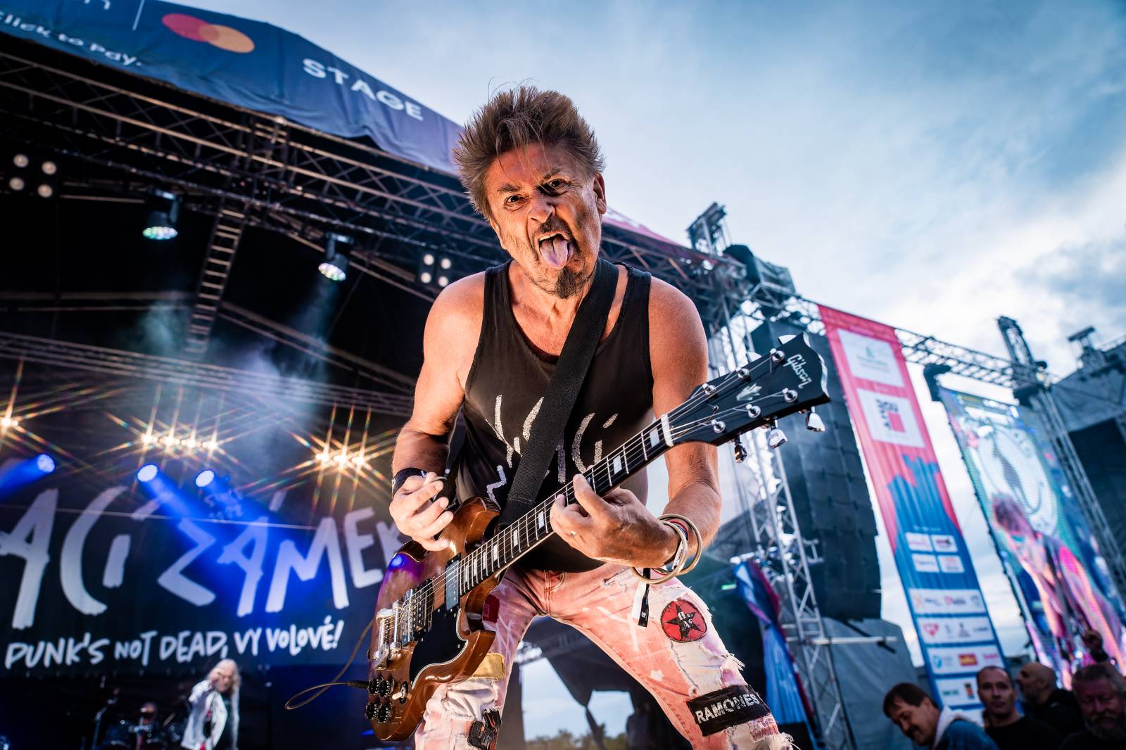 Hrady CZ na Točníku: Druhý den ovládl Kabát, Wanastowi Vjecy vsadili na své hity a překvapení v podobě Lucie 