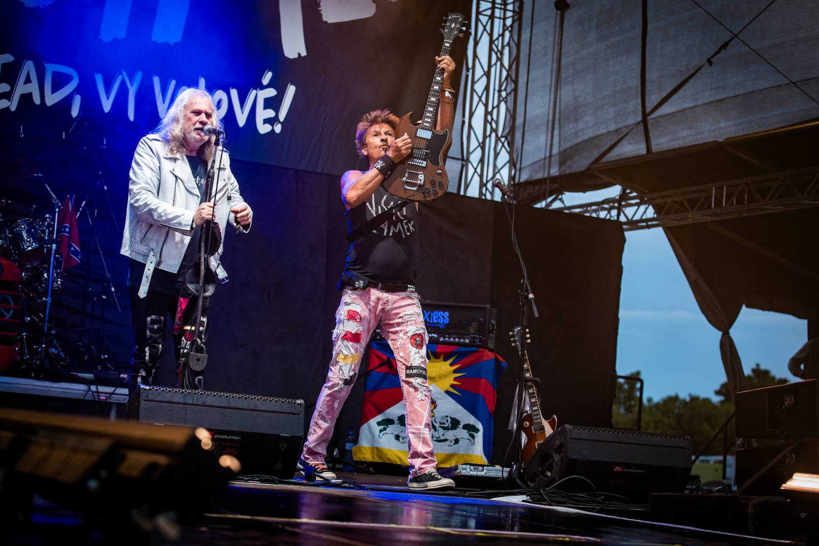 Hrady CZ na Točníku: Druhý den ovládl Kabát, Wanastowi Vjecy vsadili na své hity a překvapení v podobě Lucie 