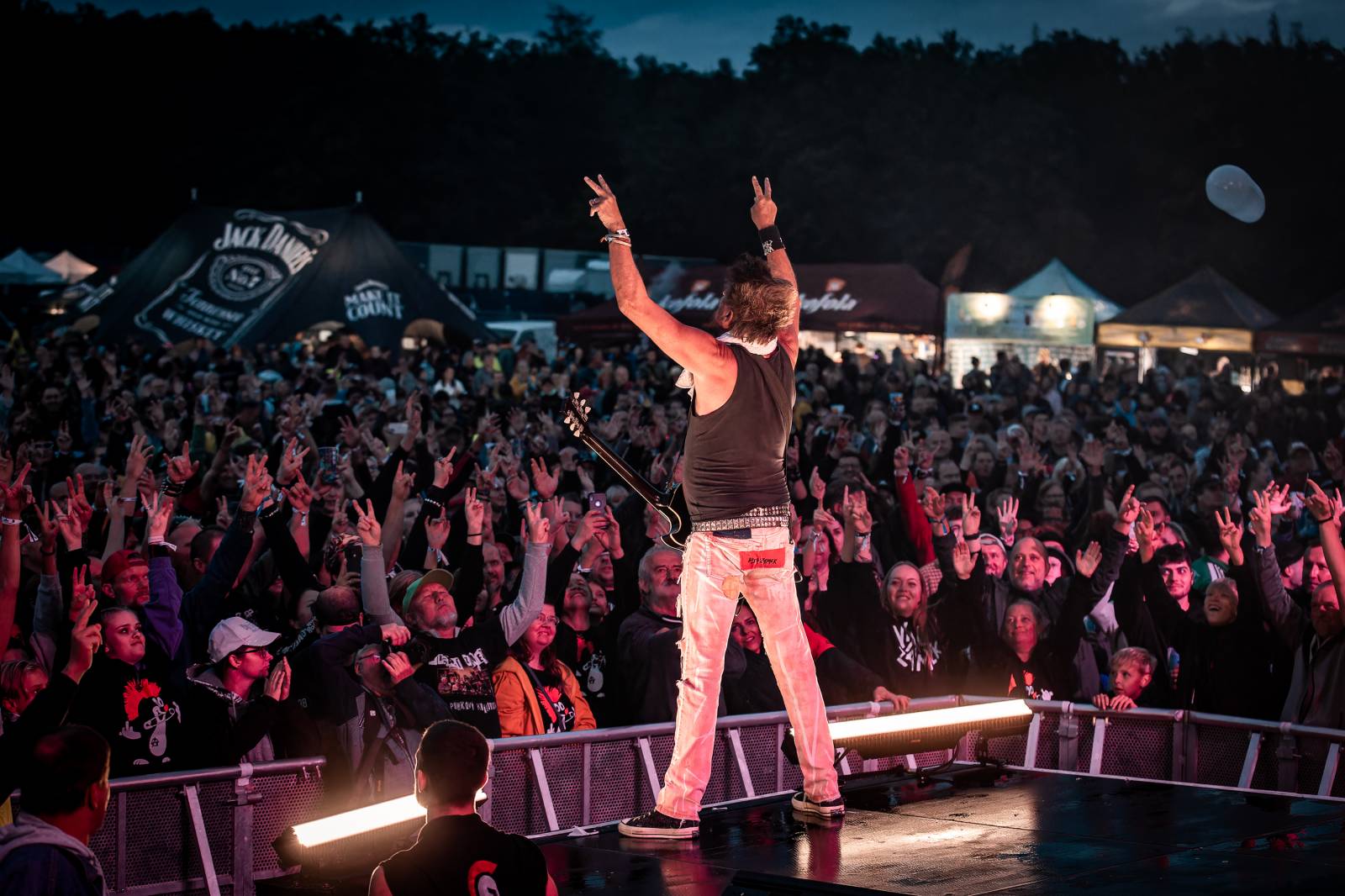 Hrady CZ na Točníku: Druhý den ovládl Kabát, Wanastowi Vjecy vsadili na své hity a překvapení v podobě Lucie 