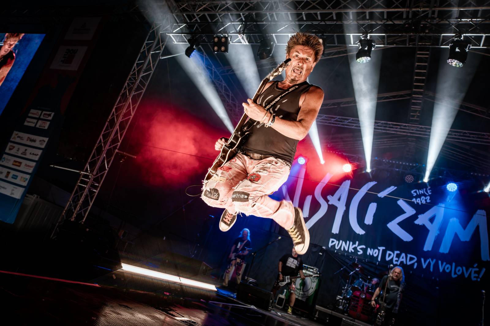 Hrady CZ na Točníku: Druhý den ovládl Kabát, Wanastowi Vjecy vsadili na své hity a překvapení v podobě Lucie 