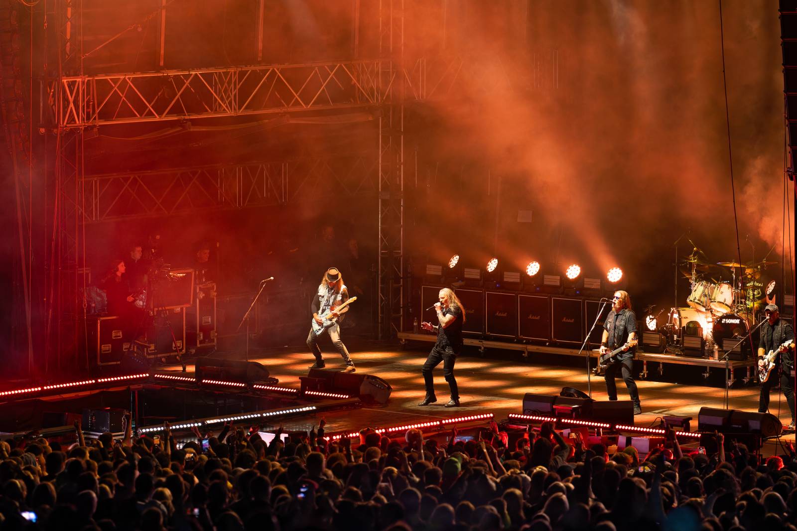 Hrady CZ na Točníku: Druhý den ovládl Kabát, Wanastowi Vjecy vsadili na své hity a překvapení v podobě Lucie 