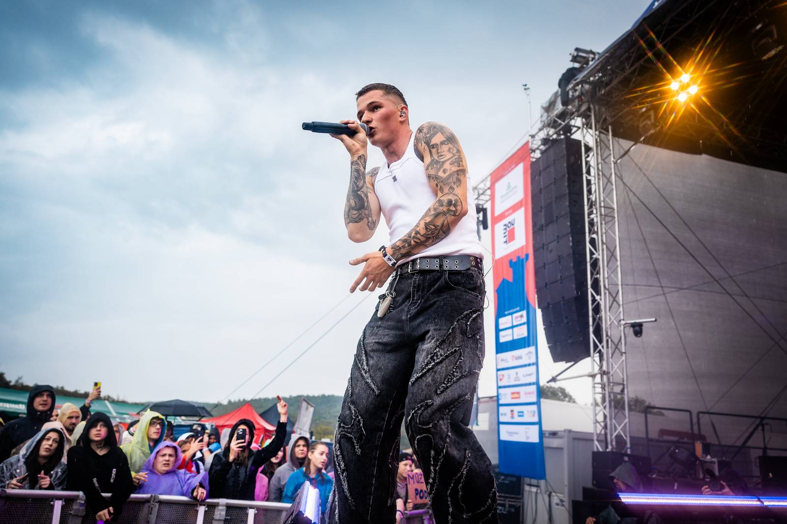 Hrady CZ na Točníku: Druhý den ovládl Kabát, Wanastowi Vjecy vsadili na své hity a překvapení v podobě Lucie 