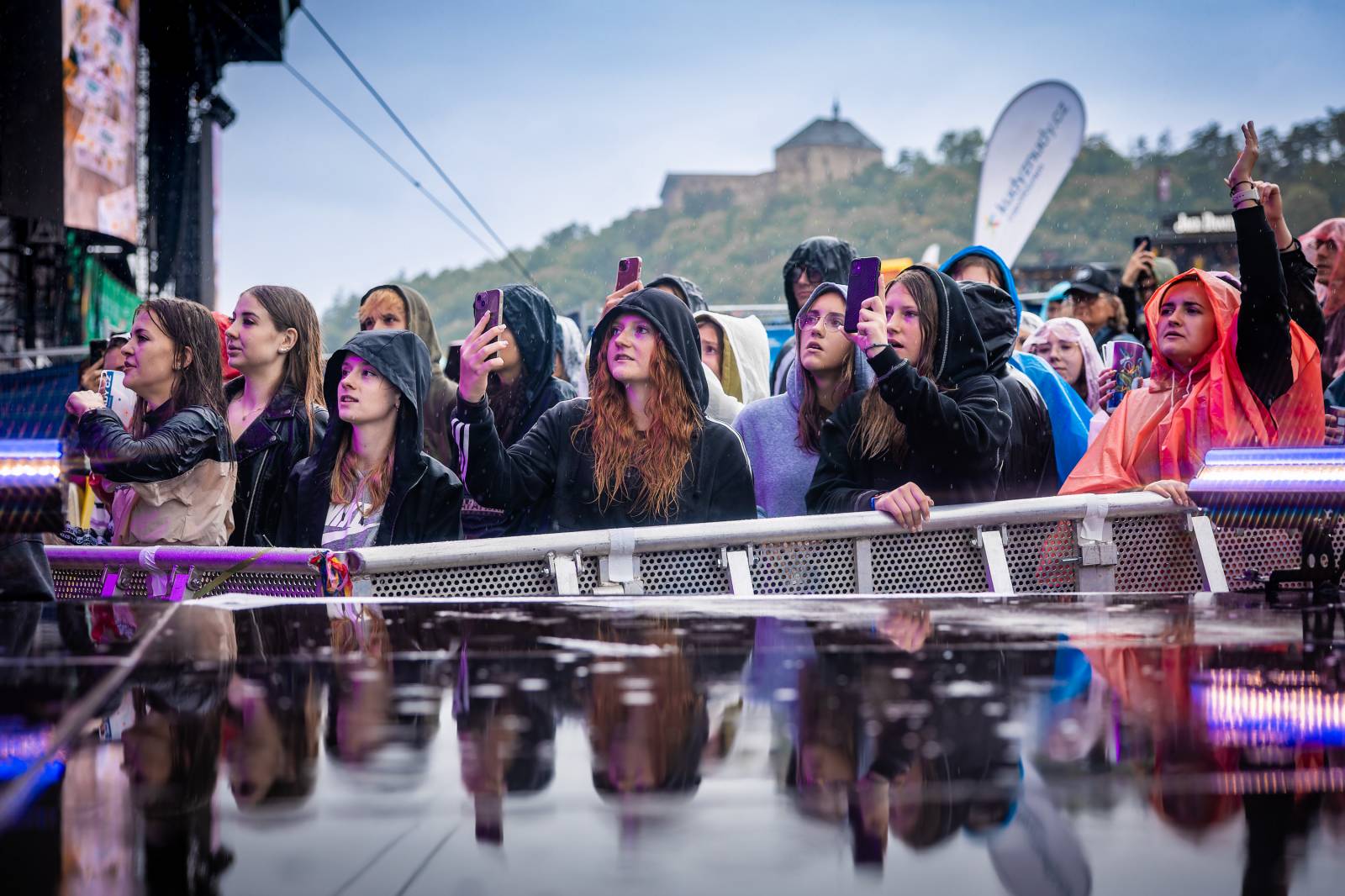 Hrady CZ na Točníku: Druhý den ovládl Kabát, Wanastowi Vjecy vsadili na své hity a překvapení v podobě Lucie 