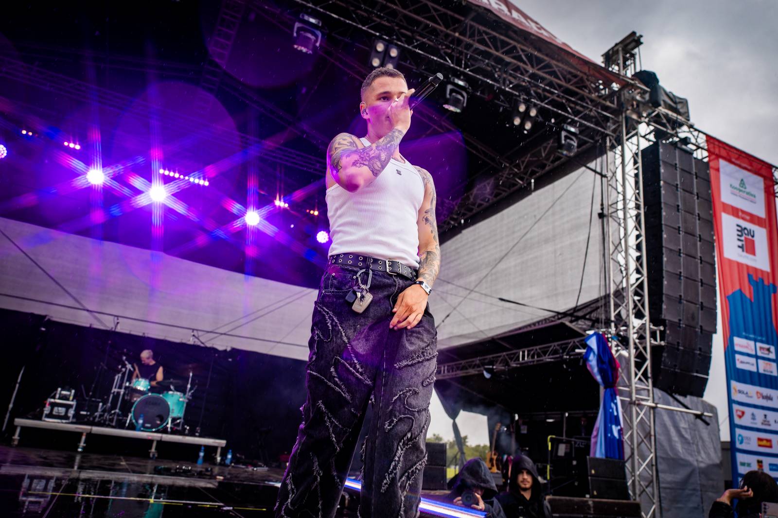 Hrady CZ na Točníku: Druhý den ovládl Kabát, Wanastowi Vjecy vsadili na své hity a překvapení v podobě Lucie 