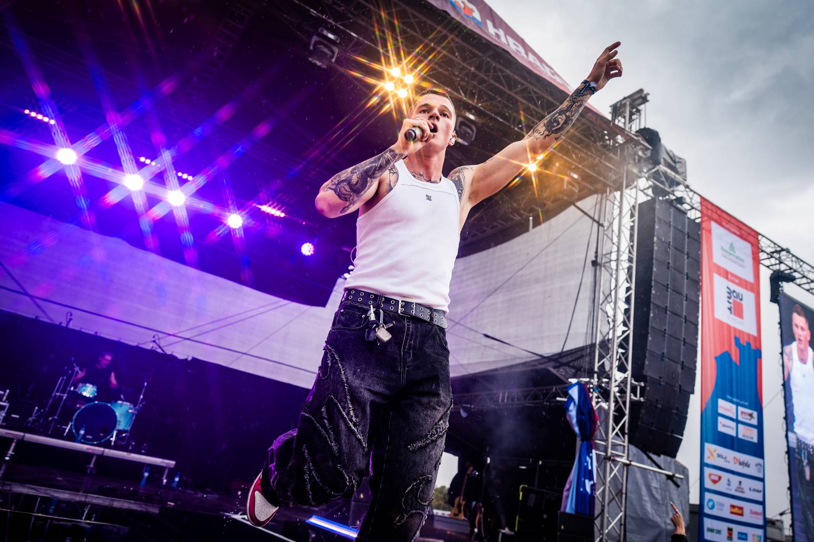 Hrady CZ na Točníku: Druhý den ovládl Kabát, Wanastowi Vjecy vsadili na své hity a překvapení v podobě Lucie 