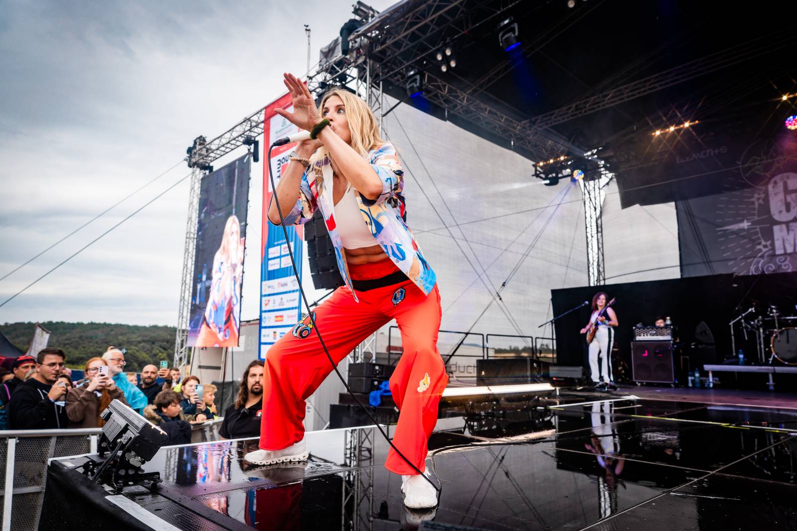 Hrady CZ na Točníku: Druhý den ovládl Kabát, Wanastowi Vjecy vsadili na své hity a překvapení v podobě Lucie 